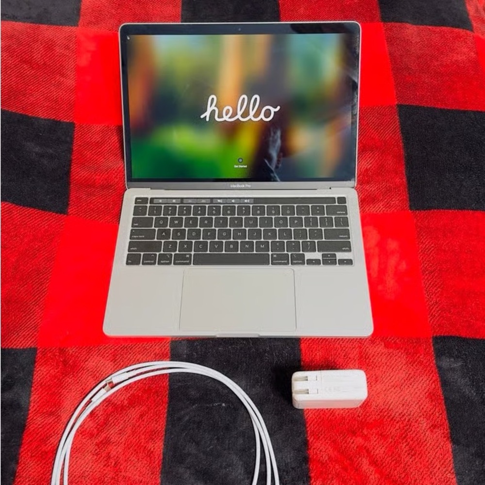 Apple Laptop in Silver with Accessories